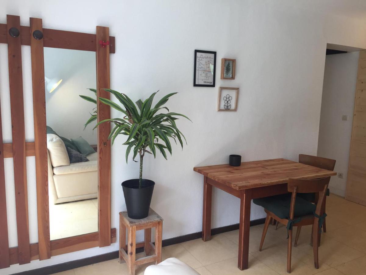The Old School House, Les Ougiers Apartment เวนอสค์ ภายนอก รูปภาพ